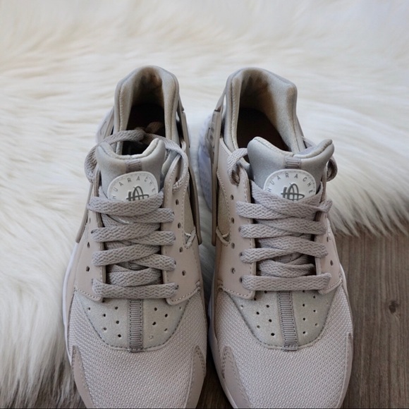 Brand New Nike Air Huarache Run - Picture 3 of 7